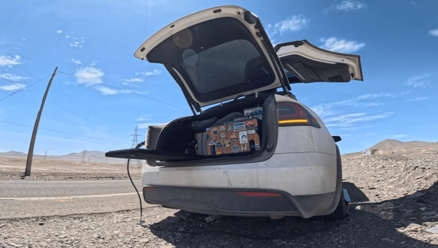 Atacama Çölünde Mahsur Kalan Tesla Güneş Paneliyle Kurtuldu