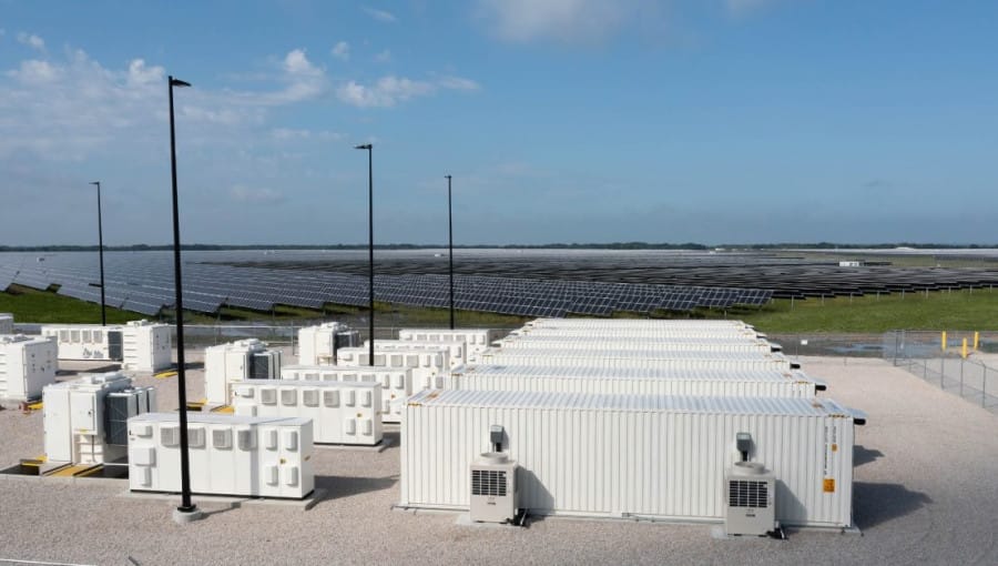 Batarya Maliyetlerindeki Rekor Düşüş Güneşi Geceye Taşıyor