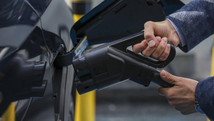 EPDK Elektrikli Araç Şarj Istasyonlarına Depolama Kolaylığı Getirdi