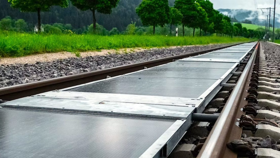 İsviçreli Girişimden Raylar Arasına Güneş Enerjisi Devrimi